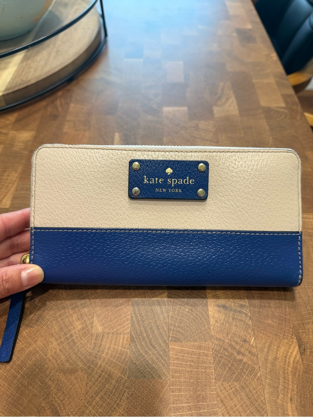 kate spade Neda Wellesley Two-Tone Leather Zip Wallet in Cream and Blue